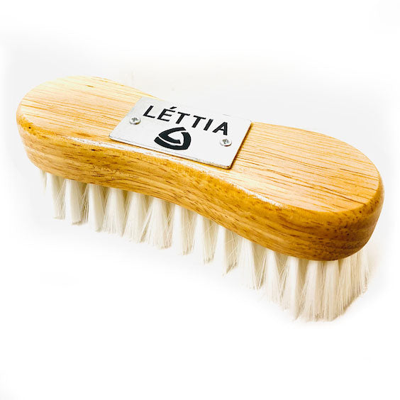 Lettia Face Brush Wood Back Metal Logo